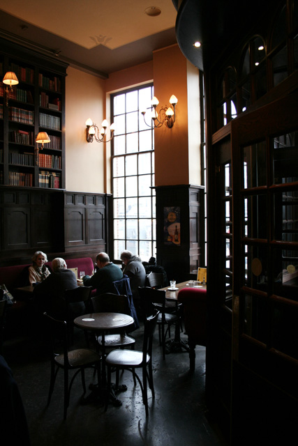 http://www.humle.se/punbb/images/upload/De-Drie-Gezusterscafe.jpg