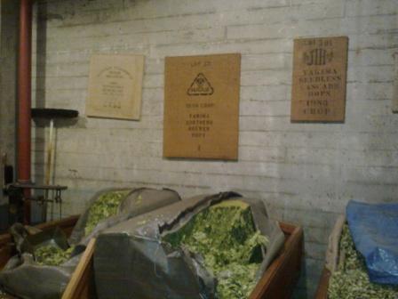http://www.humle.se/punbb/images/upload/Hops%20room%2C%20Hallertauer%2C%20Northern%20Brewer%20and%20Cascade.jpg